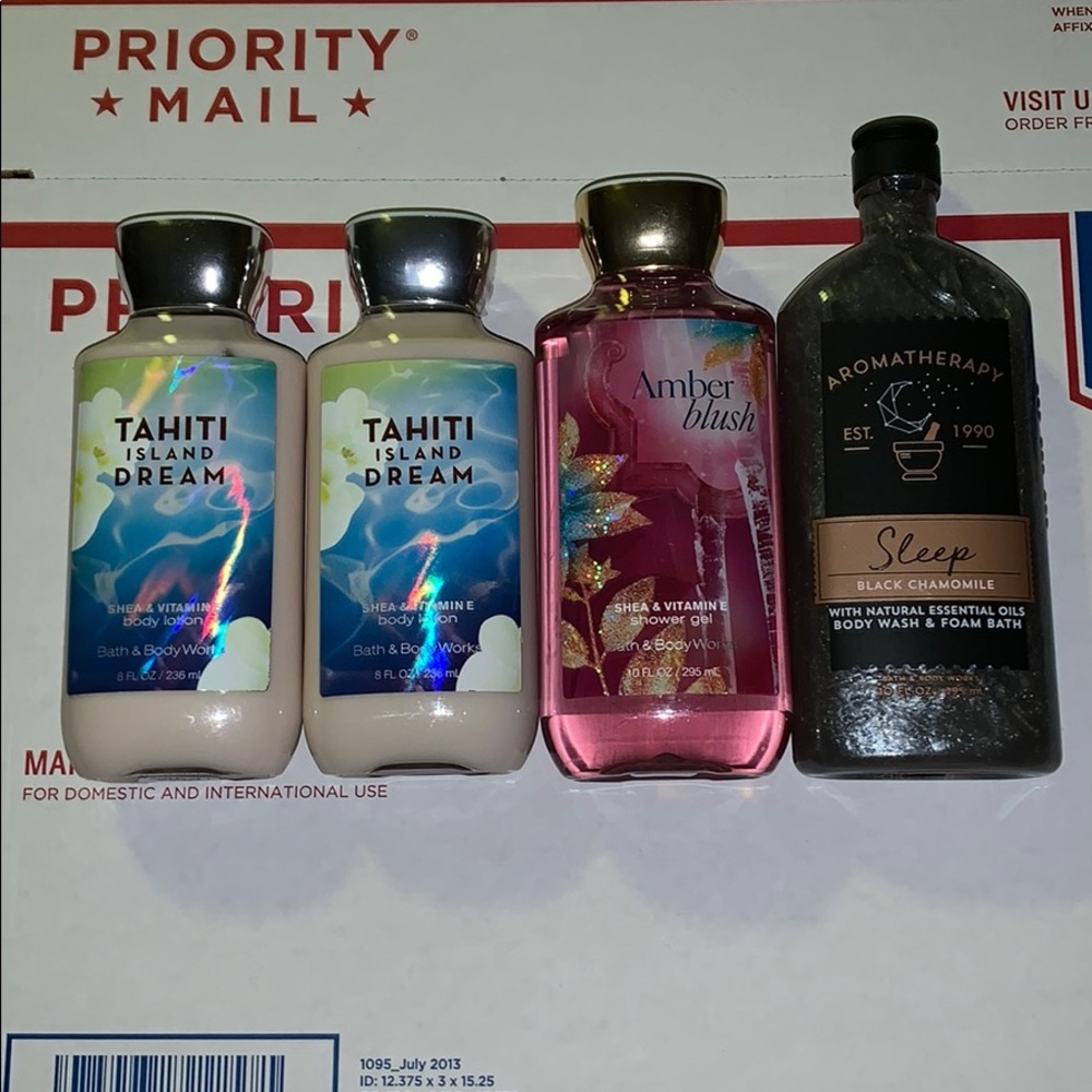 🍓New Bath and body works lot 4 items